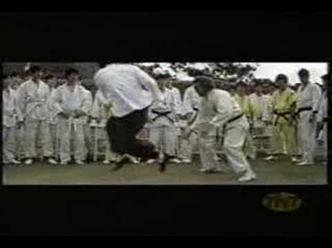 Youtube: Bruce Lee VERARSCHE