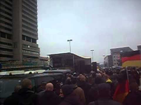 Youtube: 15.11.2014 Demo Hannover HoGeSa Rechtsanwalt Alexander Heumann