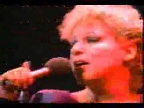 Youtube: Bette Midler - Stay With Me