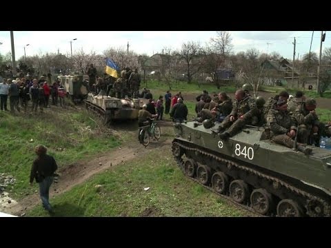 Youtube: Ukraine army vehicles blocked by pro-Russians