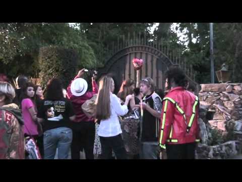 Youtube: June 25, 2011 - Michael Jackson Fans Pay Their Respects