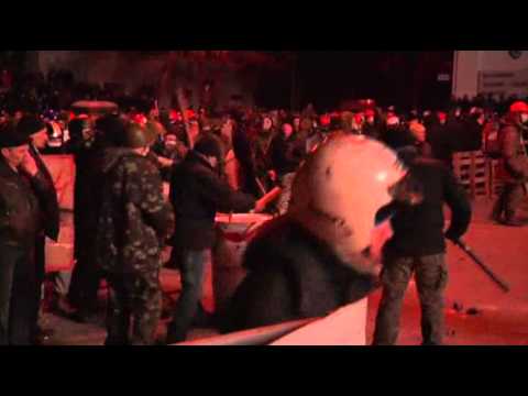 Youtube: Raw: Protesters, Police Clash in Ukraine Capital