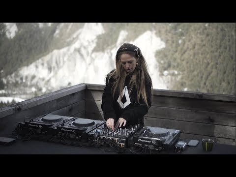 Youtube: Nora En Pure | Graubünden, Switzerland