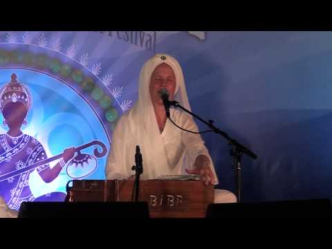 Youtube: Snatam Kaur Live at Sat Nam Fest: Awakening (Ek Ong Kar Sat Nam Siri Wahe Guru)