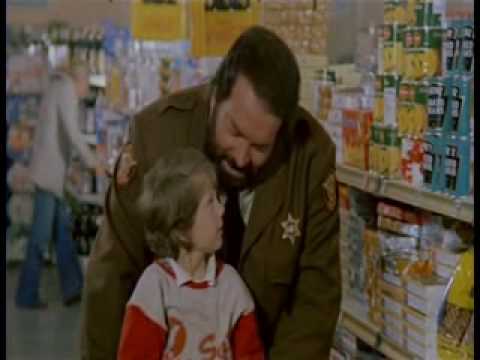 Youtube: Der Große mit seinem Außerirdischen Kleinen - Schlägerei im Supermarkt