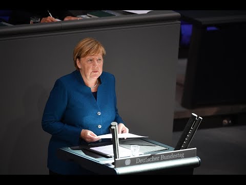 Youtube: Angela Merkel: Seitenhieb auf AfD bringt den Bundestag zum Lachen