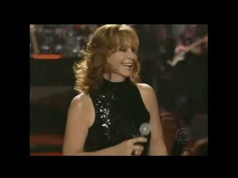 Youtube: Up On The Housetop - Reba McEntire 12/21/07