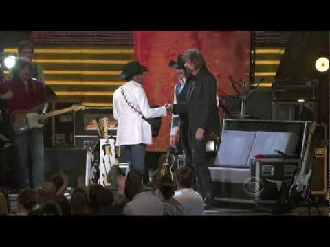 Youtube: George Strait singing Boot Scootin' Boogie (HD) - Brooks and Dunn ACM Last Rodeo