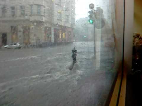 Youtube: Überschwemmung 13.05.10,Wien,Lerchenfelderstraße Ecke Kaiserstraße !