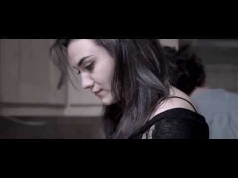 Youtube: Nadine Shah - Dreary Town (Official Video)