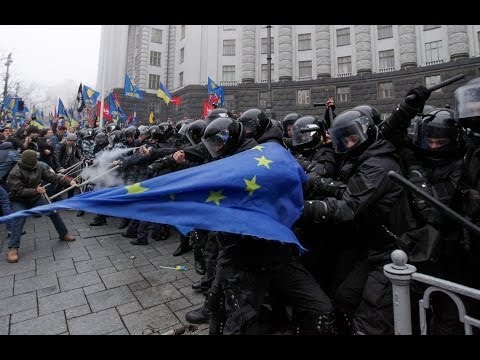 Youtube: Ukraine: Protesters take to the streets to push government for EU deal