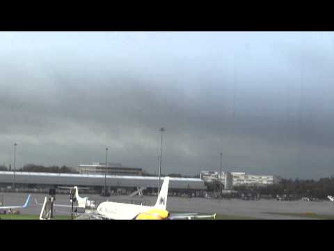 Youtube: Mysterious UFO spotted at Manchester Airport, UK November 2012 - What is it?