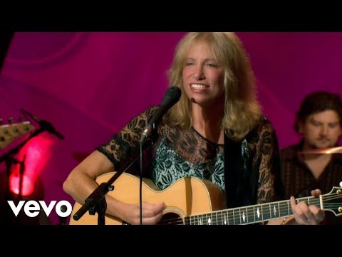 Youtube: Carly Simon - You're So Vain (Live On The Queen Mary 2)