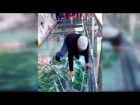 Youtube: Tourist terrified by new glass walkway that cracks under weight