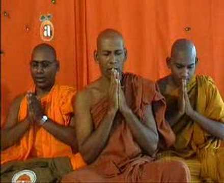 Youtube: Buddhist monks chanting in pali (Sankalpa)