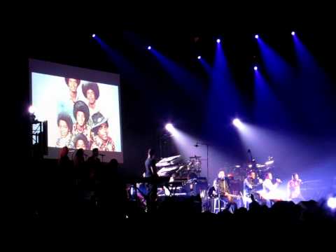 Youtube: The Jacksons Unity Tour 2012 Canada ( Lookin' Through The Windows)