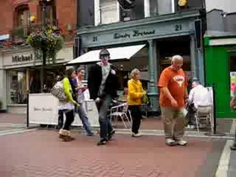 Youtube: DaveyDanceBlog -47- DUBLIN - Talking Heads "Houses in Moti