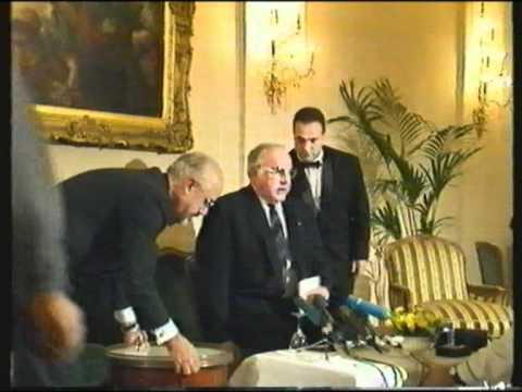 Youtube: Helmut Kohl: Der entsetzliche Stuhl