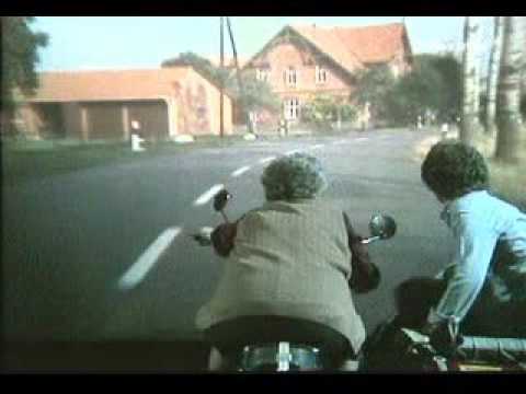 Youtube: Meine Oma fährt im Hühnerstall Motorrad