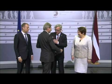 Youtube: Jean-Claude Juncker drunk and bitch slaps leaders