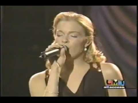 Youtube: LeAnn Rimes - I Fall To Pieces [Live] HQ Audio