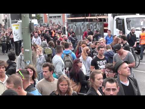 Youtube: Fuckparade 2015 Berlin Techno Opa mit BeAvyz auf Psycorboard Wagen Teil 3