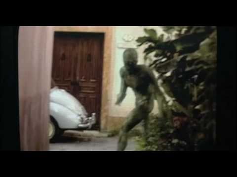 Youtube: Signs "The Alien" 2002 movie scene