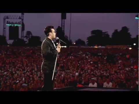Youtube: Robbie Williams - Me and my monkey - live (HD)