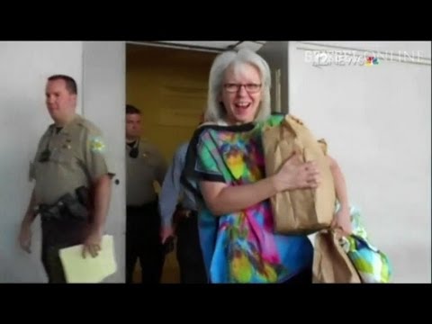 Youtube: Auf Kaution aus der Todeszelle: Debra Milke darf US-Gefängnis verlassen | DER SPIEGEL