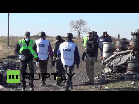 Youtube: Ukraine: MH17 detectives back in Grabovo as investigation continues