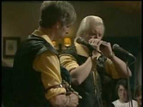 Youtube: The Corries --- Loch Lomond / Farewell To The Creeks