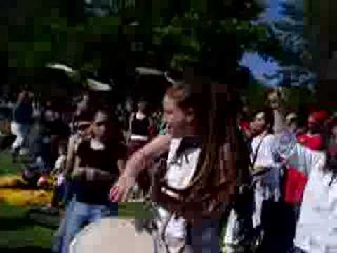 Youtube: Kurdish drumming in the park