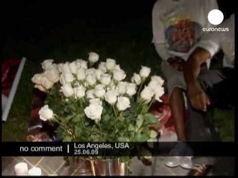 Youtube: Fans gather at Michael Jackson's home