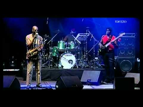 Youtube: Manu Dibango & le Soul Makossa Gang Live in Paris 2005