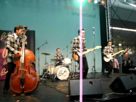 Youtube: Buddy Holly Musical Promo Düsseldorf Flughafen "Oh Boy"