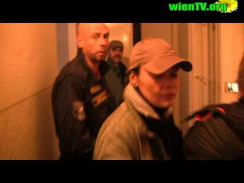 Youtube: Abschiebung der Komani-Zwillinge mit Sturmgewehr - 6. Oktober 2010