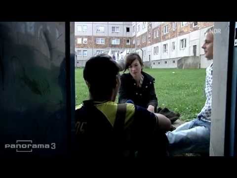 Youtube: "Ausländer raus!" - Hetze gegen Flüchtlingsheim - Wolgast 2012