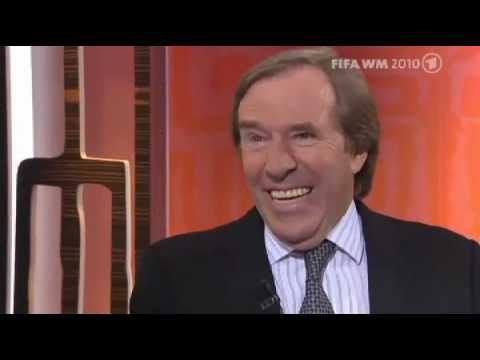 Youtube: Delling und Netzer lachen sich schlapp (WM 2010 Vuvuzela)