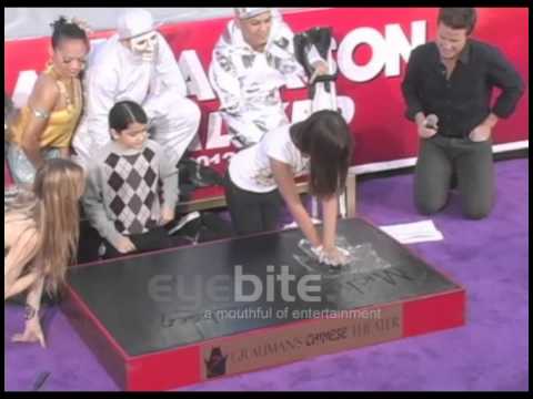 Youtube: MICHAEL JACKSON hand and foot print ceremony at Grauman's Chinese Theatre