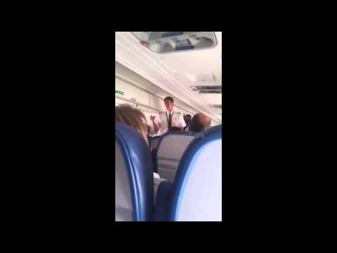 Youtube: Pilot locked out of cockpit on flight to Las Vegas Emergency Landing at Mccarran Airport