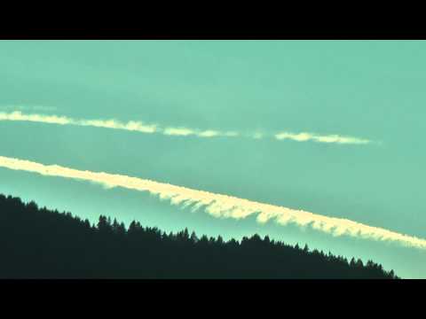 Youtube: Very low flying "Contrail"-Jet passing inbetween 2 Chemtrails (longer Version)