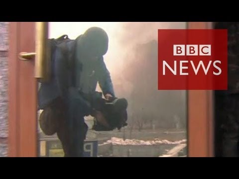 Youtube: Under sniper fire in Ukraine uprising - BBC News