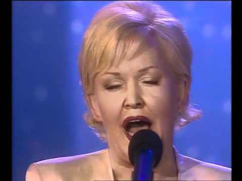 Youtube: Angelika Milster - Somewhere over the Rainbow 2009