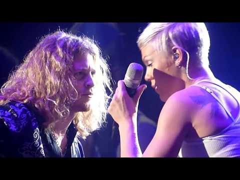 Youtube: Pink - Led Zeppelin Babe I'm gonna leave you, 5.12.09 Luxemburg