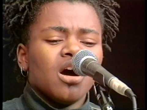 Youtube: Tracy Chapman - Behind the Wall   [Live 1988]