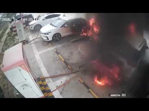 Youtube: E-Auto gerät beim Laden in Brand