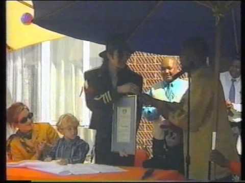 Youtube: Michael Jackson & Lisa Marie Presley in Afrika 1997