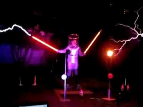 Youtube: Zelda Theme SonG Played With Lightning Via Tesla Coil Lightsabers (Awesome)