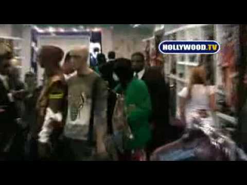 Youtube: Michael Jackson Shopping with His Kids (Amid Paparazzi insanity)