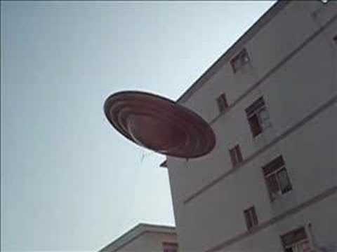 Youtube: UFO Flying Over China!